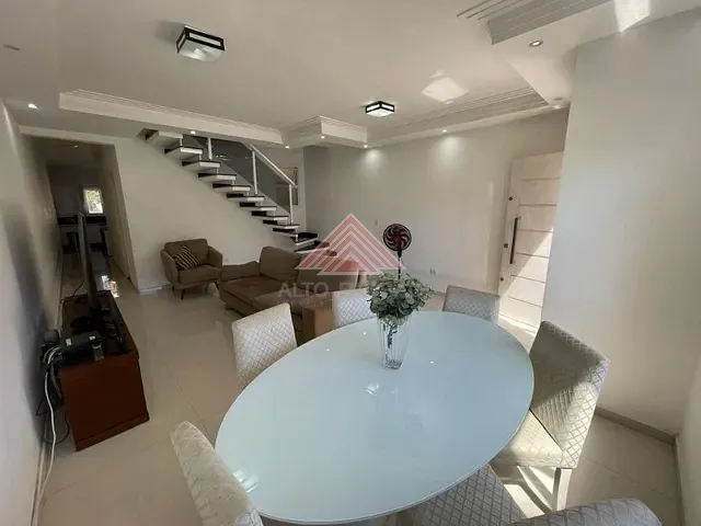 Sobrado com 125m² 3 quartos e 1 banheiro, à venda, no bairro Parque São Vicente em Mauá