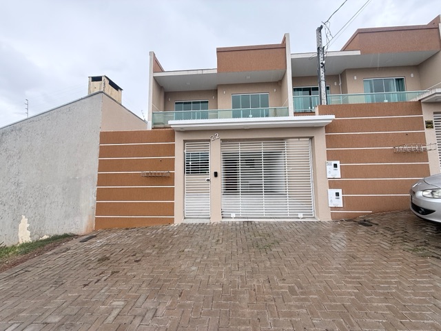 Locação - Sobrado com 3 quartos (sendo 1 suíte), 2 vagas, Churrasqueira, Ático, Próximo à UniCesumar - Oficinas, Ponta Grossa.