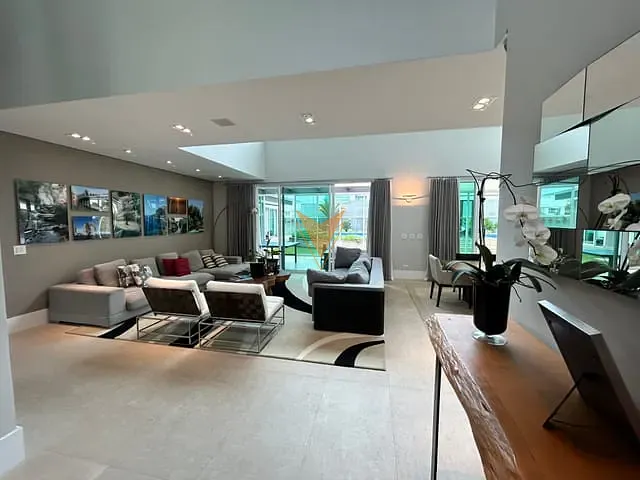 Sobrado com 1280m² 4 quartos e 6 banheiros, à venda ou para alugar, no bairro Residencial Morada dos Lagos em Barueri