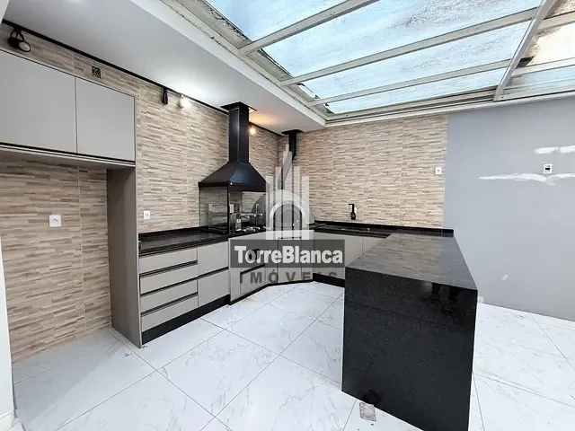 Sobrado com 114m² 3 quartos e 3 banheiros, à venda ou para alugar, no bairro Órfãs em Ponta Grossa
