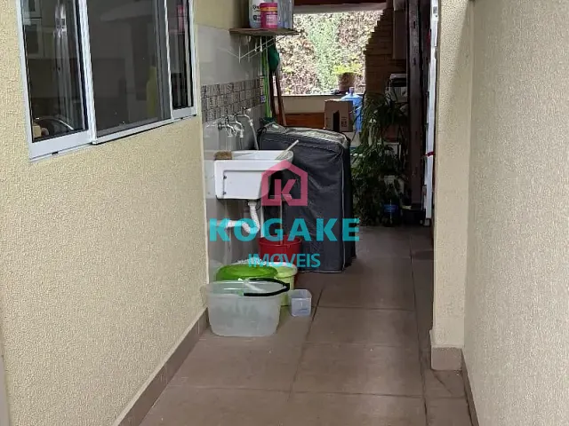 Sobrado 4 quartos e 2 banheiros, à venda, no bairro Loteamento Villa Branca em Jacareí
