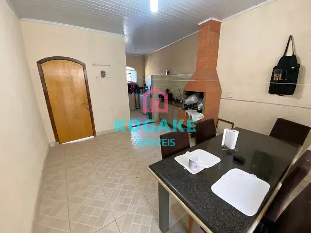 Sobrado com 225m² 3 quartos e 2 banheiros, à venda, no bairro Monte Castelo em São José dos Campos