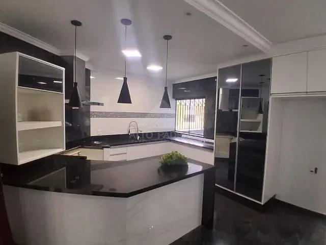 Sobrado com 125m² 4 quartos e 2 banheiros, à venda, no bairro Jardim Guapituba em Mauá