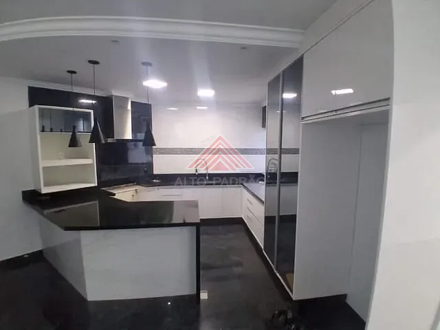 Sobrado com 125m² 4 quartos e 2 banheiros, à venda, no bairro Jardim Guapituba em Mauá