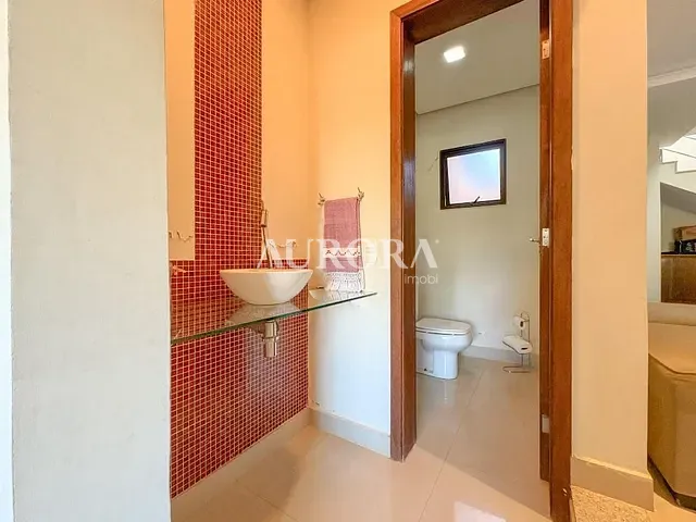 Sobrado com 309m² 3 quartos e 4 banheiros, à venda, no bairro H.U. em Londrina