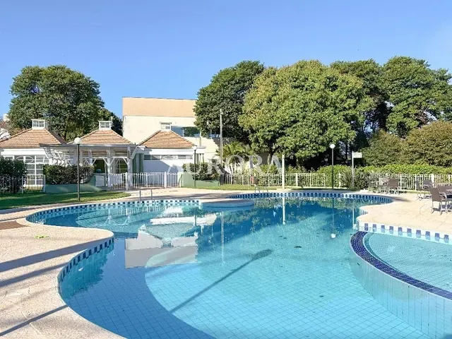 Sobrado com 309m² 3 quartos e 4 banheiros, à venda, no bairro H.U. em Londrina