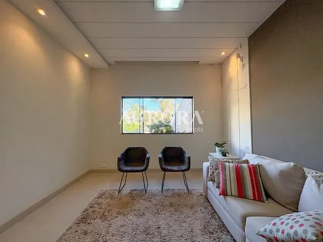 Sobrado com 309m² 3 quartos e 4 banheiros, à venda, no bairro H.U. em Londrina