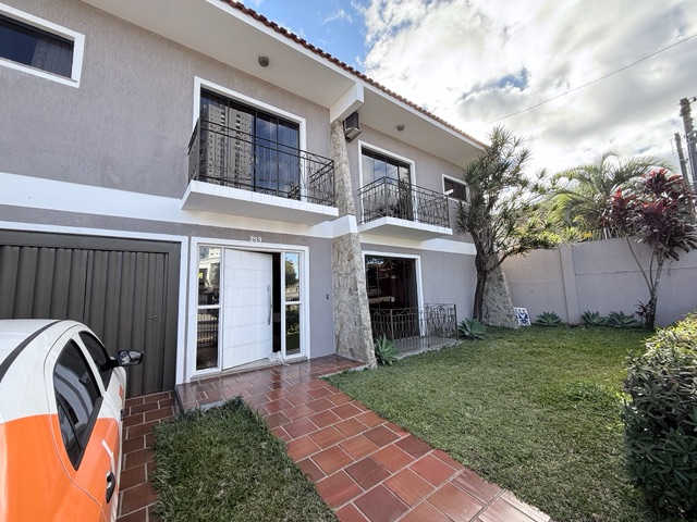 Locação - Sobrado Comercial/Residencial, 7 salas, 2 vagas cobertas, 5 banheiros, Depósito, 250 m² - Estrela, Ponta Grossa.