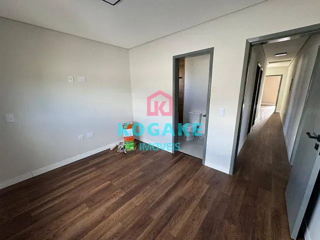 Sobrado com 250m² 4 quartos e 3 banheiros, à venda, no bairro Eug. Melo em São José dos Campos