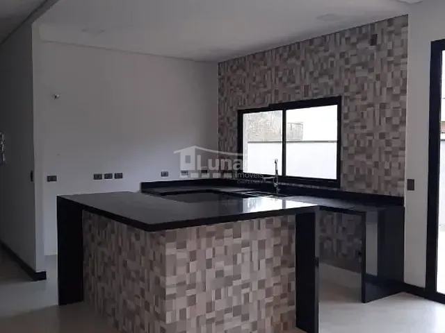 Sobrado com 350m² 4 quartos e 2 banheiros, à venda, no bairro Cézar de Souza em Mogi das Cruzes