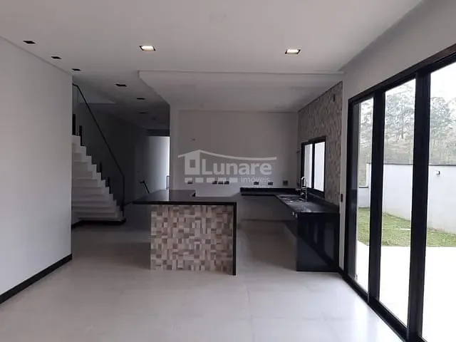 Sobrado com 350m² 4 quartos e 2 banheiros, à venda, no bairro Cézar de Souza em Mogi das Cruzes