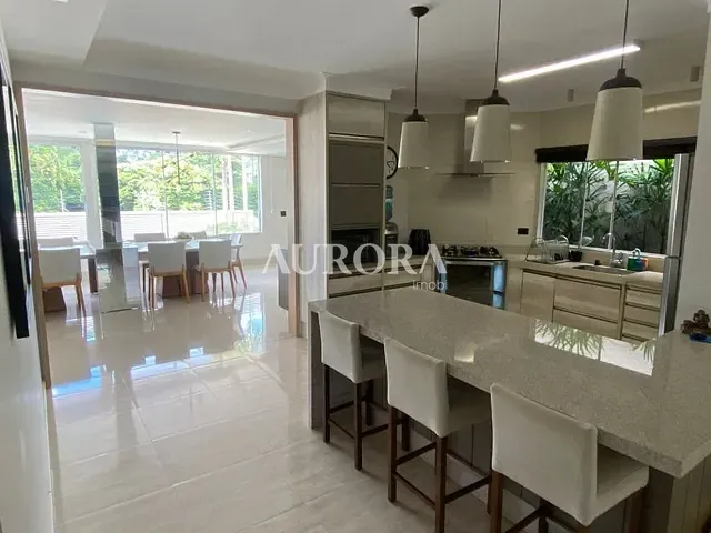 Sobrado com 520m² 4 quartos e 4 banheiros, à venda, no bairro Parque Residencial Alcantara em Londrina