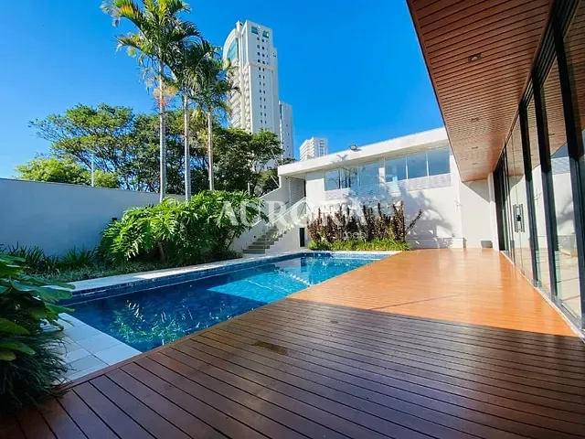 Sobrado com 520m² 4 quartos e 4 banheiros, à venda, no bairro Parque Residencial Alcantara em Londrina