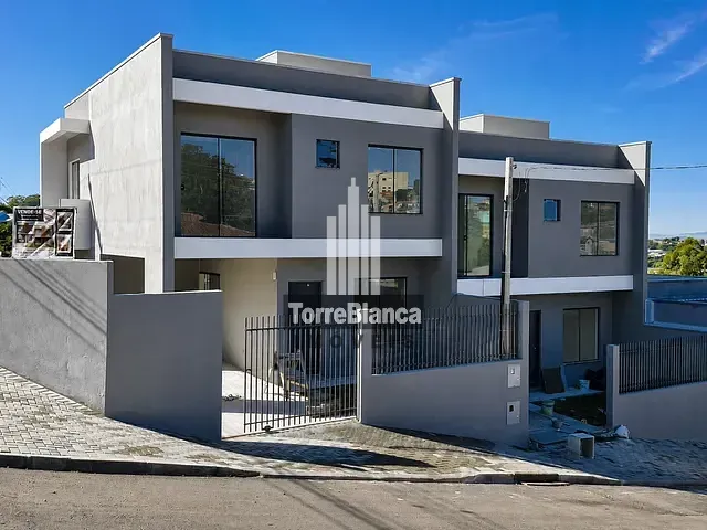 Sobrado com 136m² 3 quartos e 3 banheiros, à venda, no bairro Uvaranas em Ponta Grossa