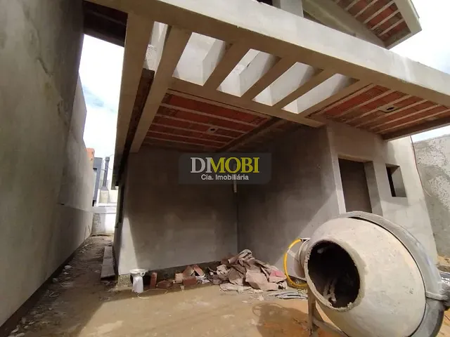 Sobrado com 160m² 3 quartos e 4 banheiros, à venda, no bairro Parque da Matriz em Gravataí