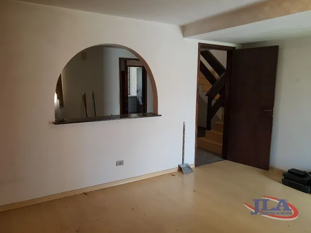 Casa com 300m² 3 quartos e 3 banheiros, à venda, no bairro Barreirinha em Curitiba