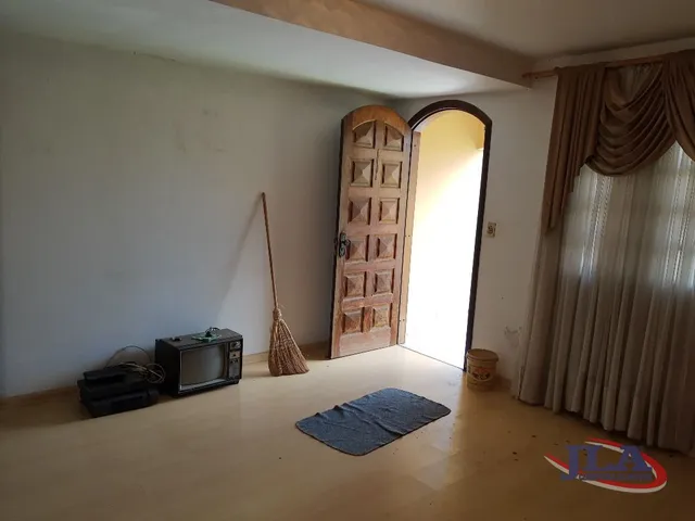 Casa com 300m² 3 quartos e 3 banheiros, à venda, no bairro Barreirinha em Curitiba