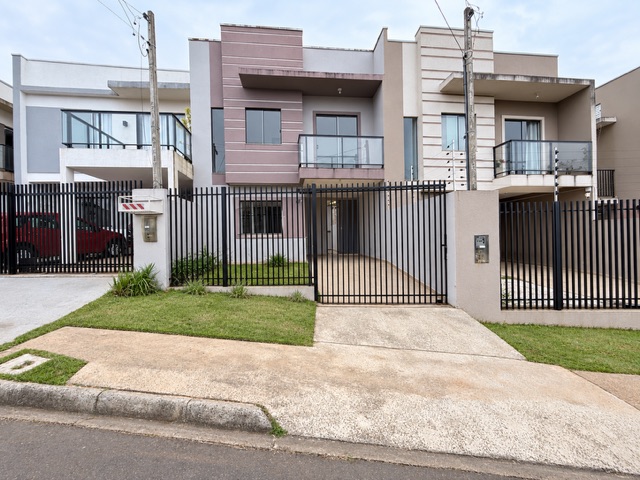 Locação - Sobrado com 3 quartos, 1 vaga de garagem, Área Externa, 90 m² - Uvaranas, Ponta Grossa.