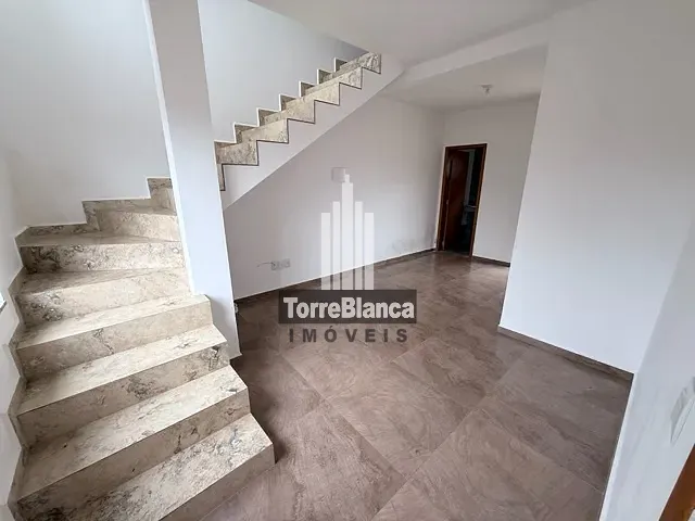 Sobrado com 90m² 3 quartos e 2 banheiros, para alugar, no bairro Uvaranas em Ponta Grossa