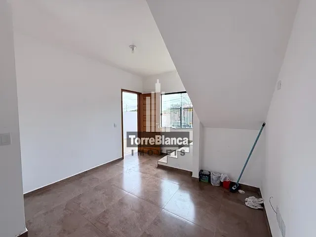 Sobrado com 90m² 3 quartos e 2 banheiros, para alugar, no bairro Uvaranas em Ponta Grossa
