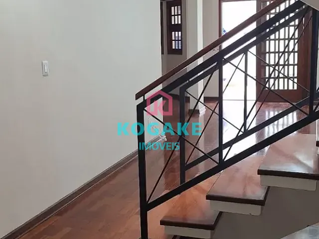 Sobrado 4 quartos e 3 banheiros, para alugar, no bairro Parque Residencial Aquarius em São José dos Campos