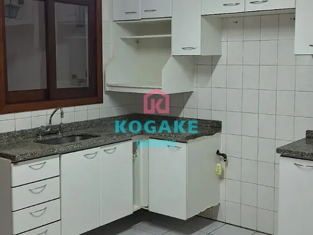 Sobrado 4 quartos e 3 banheiros, para alugar, no bairro Parque Residencial Aquarius em São José dos Campos