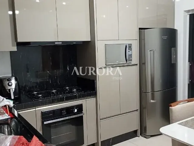 Sobrado com 225m² 3 quartos e 2 banheiros, à venda, no bairro Columbia em Londrina