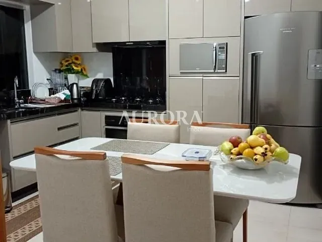 Sobrado com 225m² 3 quartos e 2 banheiros, à venda, no bairro Columbia em Londrina