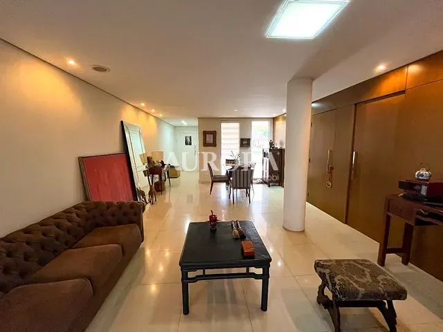 Sobrado 3 quartos e 5 banheiros, à venda, no bairro Parque Residencial Granville em Londrina