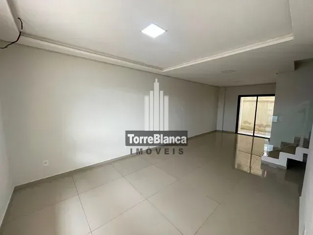 Sobrado com 100m² 3 quartos e 3 banheiros, para alugar, no bairro Chapada em Ponta Grossa