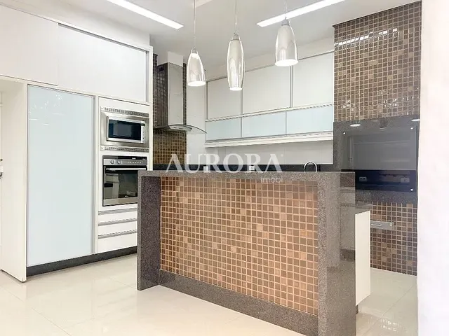 Sobrado com 324m² 4 quartos e 6 banheiros, para alugar, no bairro Esperança em Londrina