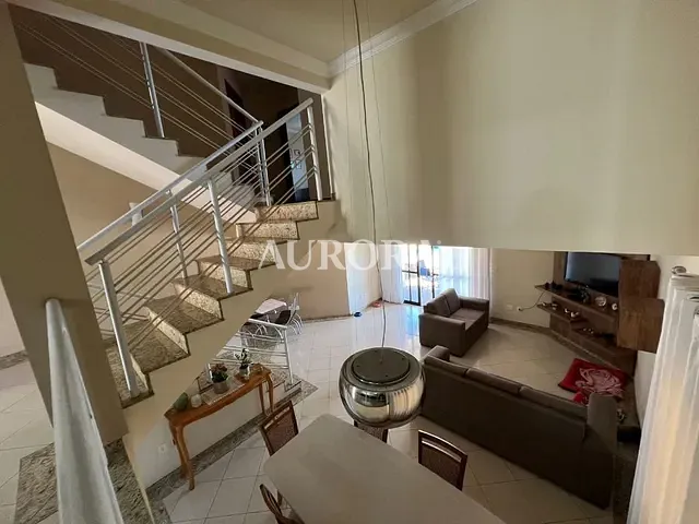 Sobrado com 390m² 4 quartos e 5 banheiros, à venda, no bairro Parque Residencial Alcantara em Londrina