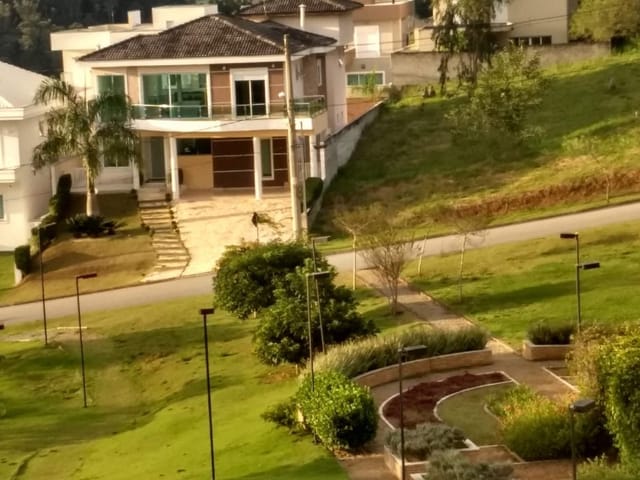 Sobrado com 560m² 5 quartos e 5 banheiros, à venda, no bairro Jardim do Golf I em Jandira