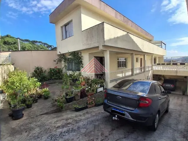 Sobrado com 225m² 3 quartos e 3 banheiros, à venda, no bairro Jardim Guapituba em Mauá