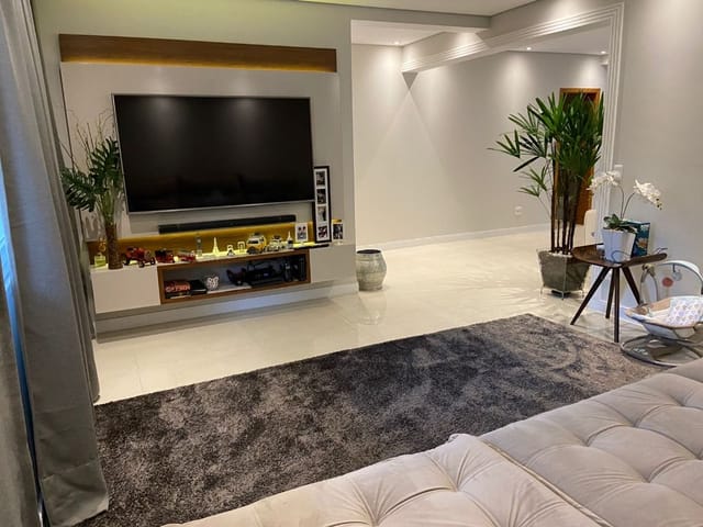 Sobrado com 666m² 4 quartos e 5 banheiros, à venda, no bairro Jardim do Golf I em Jandira
