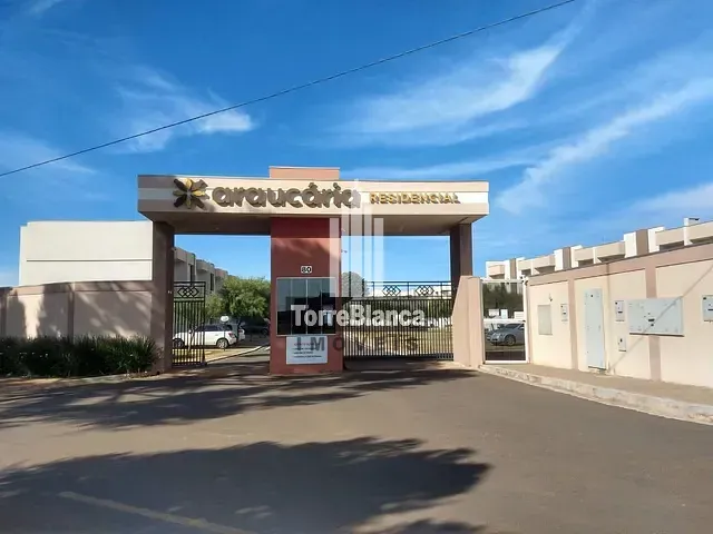 Sobrado com 55m² 2 quartos e 1 banheiro, para alugar, no bairro Uvaranas em Ponta Grossa