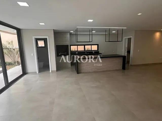 Sobrado com 250m² 3 quartos e 5 banheiros, à venda, no bairro Universitário em Londrina