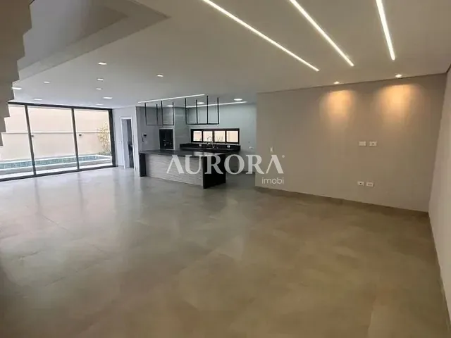 Sobrado com 250m² 3 quartos e 5 banheiros, à venda, no bairro Universitário em Londrina
