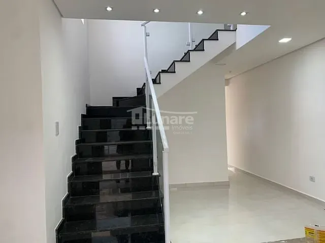 Sobrado com 142m² 3 quartos e 1 banheiro, à venda, no bairro Vila Bernadotti em Mogi das Cruzes