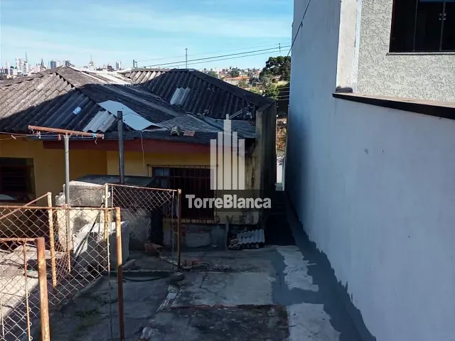 Sobrado com 462m² 3 quartos e 1 banheiro, à venda, no bairro Uvaranas em Ponta Grossa