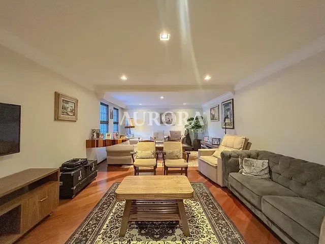 Sobrado com 402m² 6 quartos e 6 banheiros, à venda, no bairro Lago Parque em Londrina