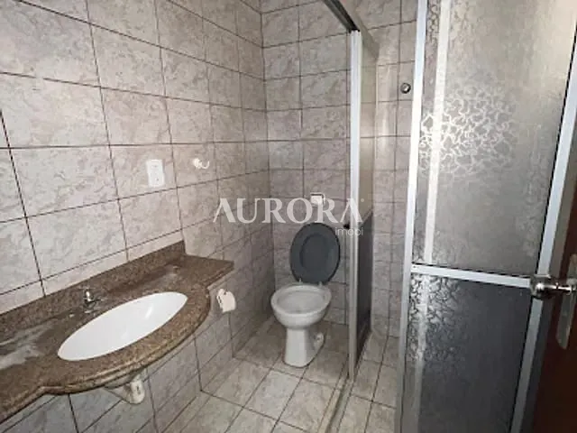 Sobrado 3 quartos e 2 banheiros, à venda, no bairro Jardim Vilas Boas em Londrina