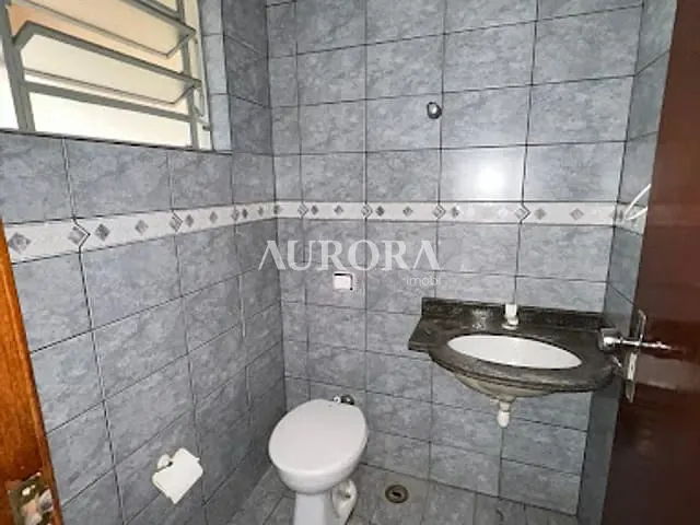 Sobrado 3 quartos e 2 banheiros, à venda, no bairro Jardim Vilas Boas em Londrina