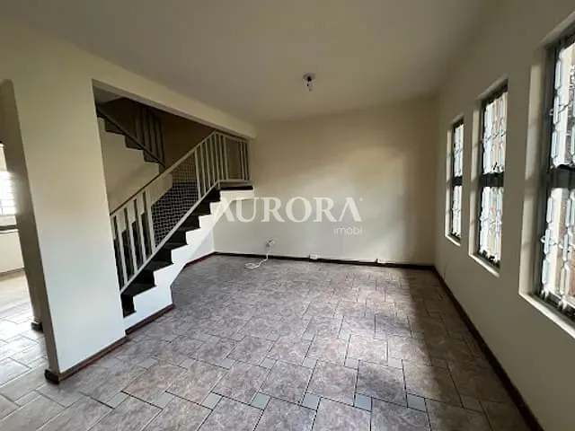 Sobrado 3 quartos e 2 banheiros, à venda, no bairro Jardim Vilas Boas em Londrina