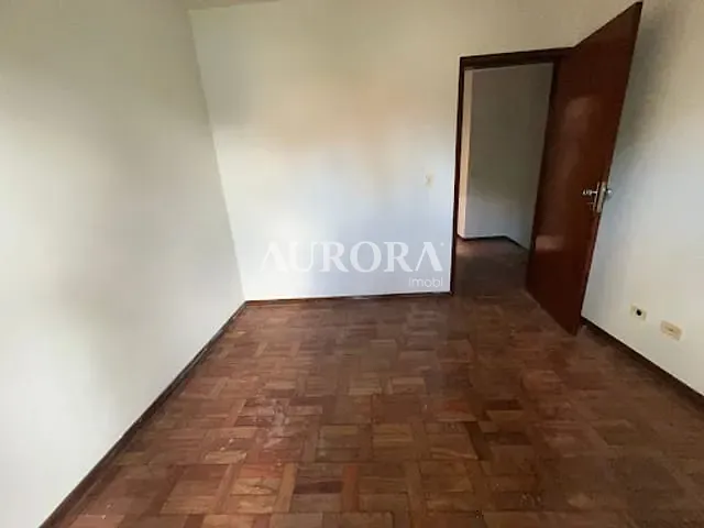 Sobrado 3 quartos e 2 banheiros, à venda, no bairro Jardim Vilas Boas em Londrina