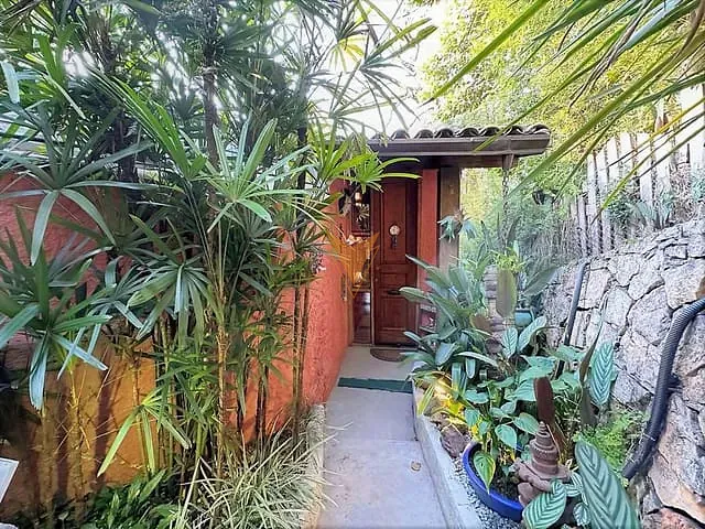 Sobrado com 1231m² 5 quartos e 4 banheiros, à venda, no bairro Granja Viana em Cotia