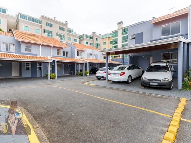 Sobrado com 148m² 3 quartos e 2 banheiros, à venda, no bairro Boqueirão em Curitiba