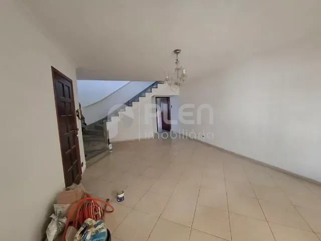 Sobrado 4 quartos e 4 banheiros, à venda, no bairro Jardim Picolo em São Paulo