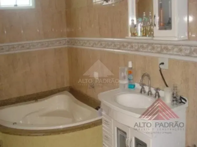 Sobrado 3 quartos e 2 banheiros, à venda, no bairro Jardim Pedroso em Mauá
