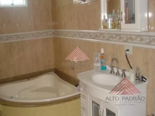 Sobrado 3 quartos e 2 banheiros, à venda, no bairro Jardim Pedroso em Mauá